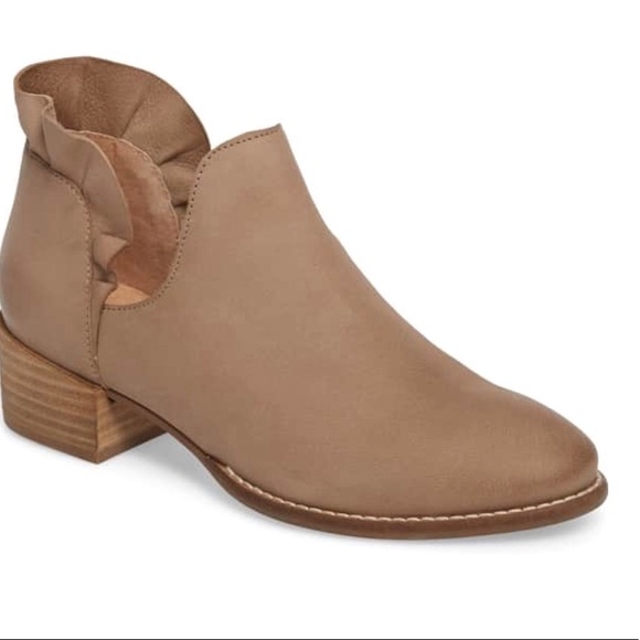 seychelles ruffled ankle booties
